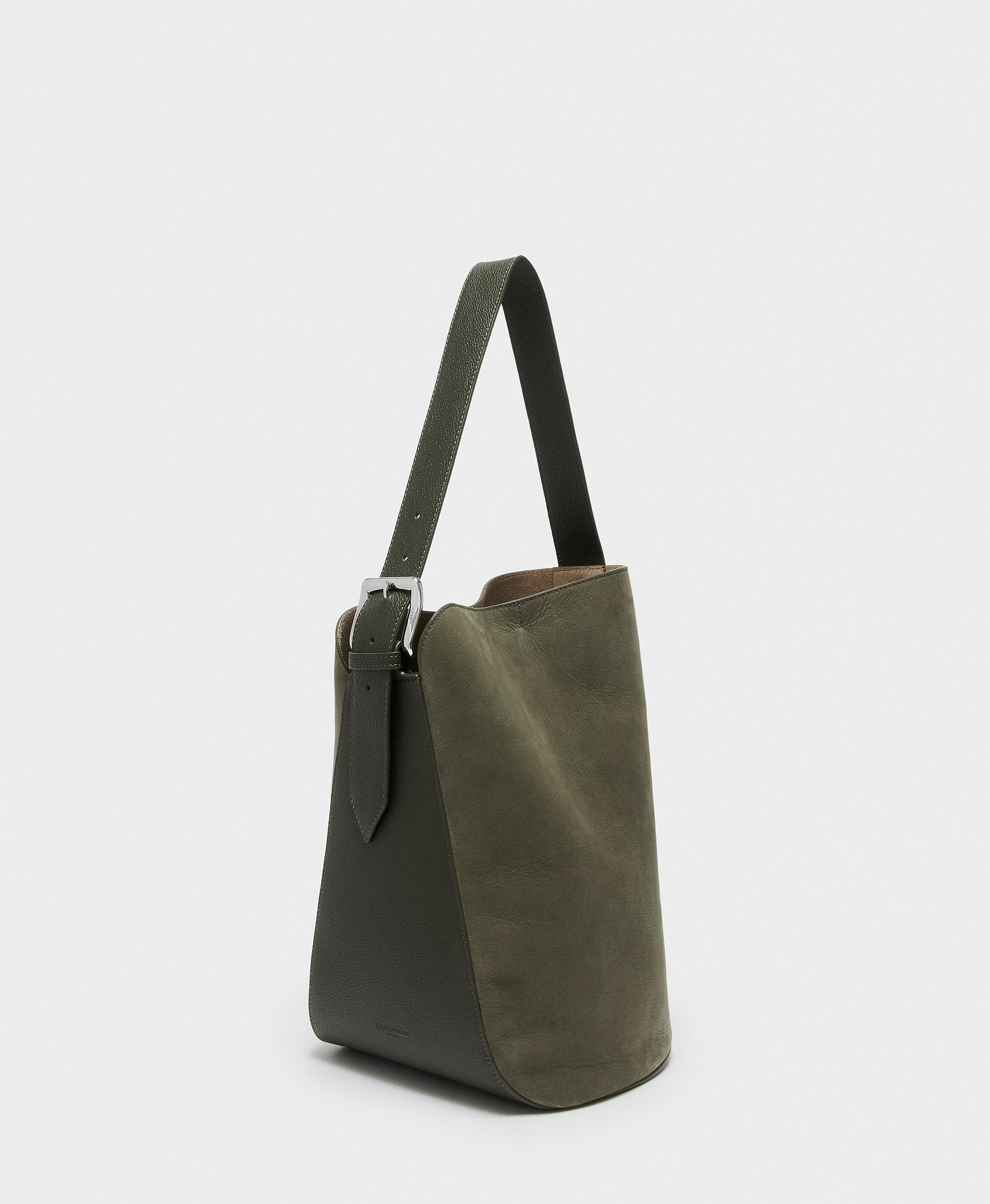 Quiver Bucket