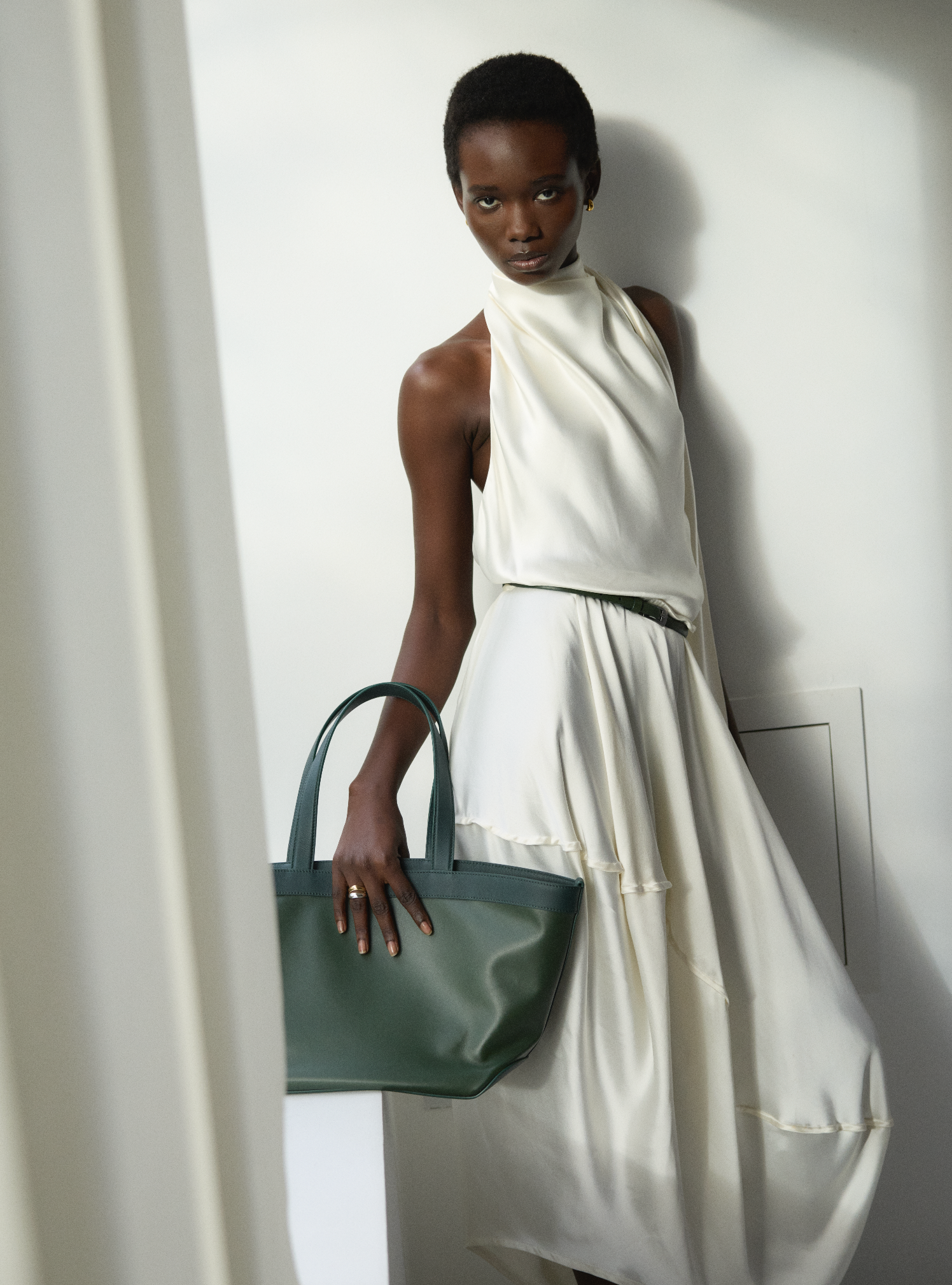 ladies dressing bags 5 Stylish Ways to Pair Your Handbag with Different Outfits A Fashion Guide
